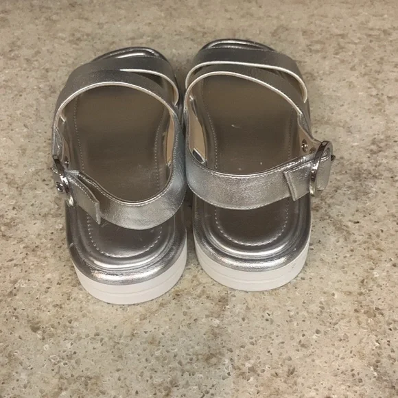 NWOT Stuart Weitzman Elodie Silver Leather Sandals Size 37 (6.5) - Picture 4 of 5